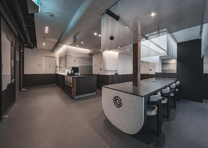 Capsulehotel Goyoo & *